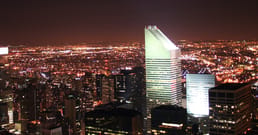 Des vents violents menaçaient de faire tomber un gratte-ciel de Manhattan, alors des équipes ont secrètement effectué des réparations d'urgence la nuit