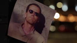 Dr. Chaos 是一名罪犯，因导致28次电力故障并囤积大量氰化物而被关押在超级监狱 ADX Florence。 他于2019年9月获释。