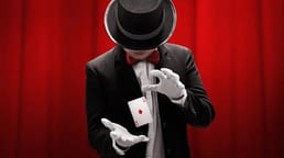 在中世纪，基督教神父在弥撒时会朗诵 “Hoc Est Corpus”，把面包变成基督的身体。由于没有人懂拉丁文，这段颂歌被弄乱成了 “Hocus Pocus”。