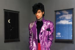 The user asks to translate a title from English to French, return only the translated title, nothing else. The title is:
"In 2015, Prince Voiced His Dislike for Record Labels. He Says that Record Contracts are Like Slavery and Advised Younger Artists to Not Sign with Them and Cut the Middleman."
We need to translate to French. Ensure it's a single title? The original has two sentences separated by a period. Could keep as one title with a period. Provide translation.
Potential translation:
"En 2015, Prince a exprimé son aversion pour les maisons de disques. Il affirme que les contrats d'enregistrement sont comparables à l'esclavage et conseille aux jeunes artistes de ne pas