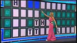 Pat Sajak 和 Vanna White 在《幸运大转盘》上赚多少钱？