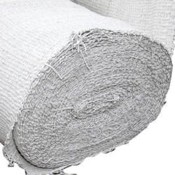 罗马人将石棉纤维织成类似布料的材料，然后缝制成桌布和餐巾。这些布料通过投入炽热的火焰进行清洁，取出后毫发无损，且比放入时更洁白。