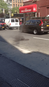 O provável recorde do objeto feito pelo homem mais rápido é uma tampa de bueiro lançada por uma bomba nuclear. Uma câmera de alta velocidade que gravou a tampa capturou apenas um quadro dela em movimento, o que significa que estava viajando a mais de 125.000 milhas por hora.