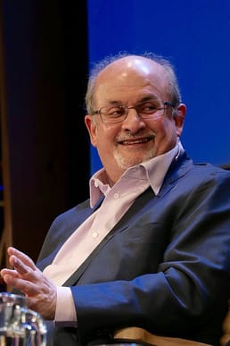 Sir Salman Rushdie continue de recevoir chaque année le 14 février une sorte de « carte de Saint-Valentin » de l'Iran, rappelant que le pays n'a pas oublié la promesse de le tuer
