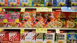 Завтрак не считался самым важным приёмом пищи до агрессивной маркетинговой кампании General Mills в 1944 году. Они раздавали листовки покупателям в продуктовых магазинах, призывая их завтракать, а аналогичные рекламные ролики звучали по радио.