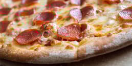 全国收入最高的单店独立披萨店——Moose's Tooth Pub and Pizzeria，位于阿拉斯加的安克雷奇。其年销售额约为600万美元。