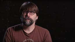 De zoon van Stephen King is ook een succesvolle auteur, maar hij gebruikt een andere naam om te ontsnappen aan de schaduw van zijn vader.