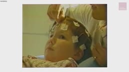 Une mère dont la fille subissait une opération cérébrale a demandé une photo signée au studio de Mister Rogers Neighborhood ; M. Rogers s’est rendu à l’hôpital, demandant seulement qu’aucune presse ne soit présente.