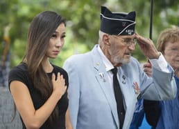 Il governo sudcoreano ha un programma che aiuta a pagare i veterani statunitensi della Guerra di Corea per visitare i luoghi dove hanno combattuto 70 anni fa