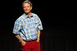 The user asks to translate the title from English to Italian, return only the translated title, nothing else. The title is a long paragraph, but they call it a title. We need to translate the whole text into Italian, preserving meaning. Provide only the translation, no extra text.
Check policy: No disallowed content. It's fine.
We must output only the translated title. Let's translate:
"Bill Murray una volta ha guidato un taxi così che l'autista potesse passare del tempo a suonare il sax nel sedile posteriore. L'autista ha detto che non aveva mai tempo per suonare il suo sax perché doveva lavorare 14 ore al giorno. Murray ha preso il posto dell