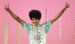 Little Richard zag in 1957, tijdens een optreden in Australië, een vuurbol over de hemel vliegen en beschouwde dit als een goddelijke waarschuwing om zich te bekeren van seculiere muziek en zijn wilde levensstijl; hij keerde pas in 1962 terug naar seculiere muziek. De vuurbol die hij zag was de lancering van Spoetnik 1.