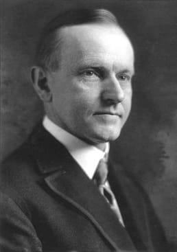 El presidente de los Estados Unidos Calvin "Silent Cal" Coolidge solía hacer sonar el timbre para su servicio secreto y luego se escondía debajo de su escritorio mientras ellos lo buscaban frenéticamente.