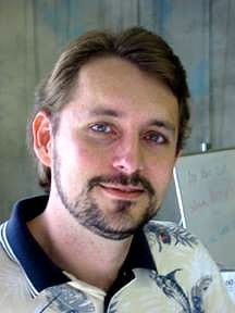 1991年，一名男子闯入佛罗里达州议会大厦并在内部设下封锁。他的要求包括披萨、啤酒、香烟、中餐、大麻、666个甜甜圈（给警察）以及与 Ice Cube、Timothy Leary 和 Motörhead 主唱 Lemmy 通话。没有任何要求被满足，但对峙最终和平结束。