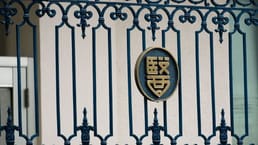 日本至少有9所医学院操纵女性的考试成绩，以减少女性的入学人数。