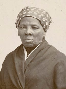 Harriet Tubman fuggì dalla schiavitù negli stati del sud, tornò più volte per salvare altre 70 persone, poi guidò i fuggitivi verso il Canada e aiutò l'esercito dell'Unione nella Guerra Civile