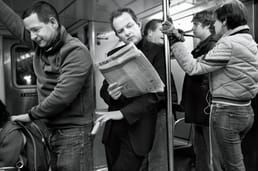 手法高超的偷窃艺术家阿波罗·罗宾斯技艺娴熟，曾经成功从两名负责前总统吉米·卡特的特勤局特工口袋里偷走东西。他偷走了前总统的行程安排、车队钥匙以及特工的徽章。