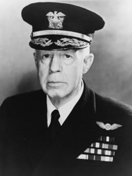 Em 1932, o almirante Harry E. Yarnell realizou um ataque simulado de porta-aviões a Pearl Harbor, quase idêntico ao ataque japonês real dez anos depois. Declarado um sucesso total pelos árbitros, Yarnell alertou sobre a vulnerabilidade. A inteligência naval sabia que escritores japoneses relataram o fato.