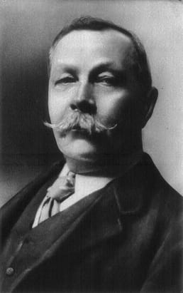 Arthur Conan Doyle and Harry Houdini were friends at one point, however Doyle refused to accept Houdini performed using trickery and believed he had supernatural powers. Their friendship ended after Houdini exposed s&eacute;ance mediums who claimed to have powers to talk to the dead.