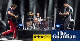 Em 2017, a banda britânica Muse convidou os detentores de ingressos para um próximo show em Londres a votar online em 10 músicas que queriam acrescentar ao setlist. Os fãs inundaram imediatamente a enquete com votos por B‑sides de 15 anos e faixas que a banda nunca tinha tocado ao vivo.