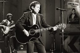 Почему Пол Саймон поблагодарил Стиви Уандера на церемонии «Грэмми» в 1976 году?