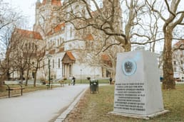 ウィーンの広場がメキシコ広場と呼ばれるのはなぜですか？