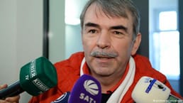 古斯特尔·莫拉斯关于他妻子的说法是否正确？