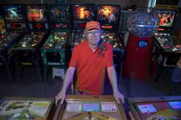 لماذا غاضب صاحب قاعة مشاهير البينبول في لاس فيغاس من إلتون جون؟