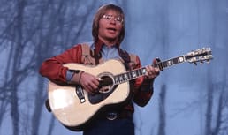 The user asks to translate a title from English to Spanish, return only the translated title, nothing else.
Title: "Did John Denver Ever Visit West Virginia Before the Song \"Take Me Home, Country Roads\" Came Out?"
We need to translate accurately, preserving meaning, punctuation, quotes.
Spanish translation: "¿Visitó John Denver alguna vez Virginia Occidental antes de que saliera la canción \"Take Me Home, Country Roads\"?" Or maybe "¿John Denver alguna vez visitó West Virginia antes de que saliera la canción \"Take Me Home, Country Roads\"?" But better to keep "West Virginia" as "Virginia Occidental". Use proper Spanish punctuation: opening question mark.
Thus final answer: "¿Visitó John Denver