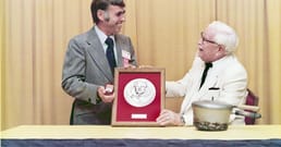 ¿Cómo se convirtió Harland Sanders en coronel?