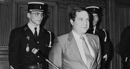 The user asks to translate a title from English to German, return only the translated title, nothing else. Title: "Who was the Chinese Opera Singer Who Also Worked as a Spy Against the French?" Need German translation. Let's translate: "Wer war die chinesische Opernsängerin, die auch als Spionin gegen die Franzosen arbeitete?" Ensure grammar: "Wer war die chinesische Opernsängerin, die auch als Spionin gegen die Franzosen tätig war?" Both okay. Probably "Wer war die chinesische Opernsängerin, die auch als Spionin gegen die Franzosen arbeitete?" Return only that.