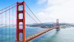 Während des Baus der Golden Gate Bridge ereignete sich ein Erdbeben, bei dem ein Dutzend Arbeiter in einem der Türme gefangen wurden