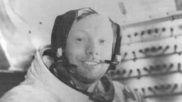 Na de dood van Neil Armstrong hebben zijn zonen honderden geërfde voorwerpen geveild en zo $14,69 miljoen opgehaald