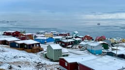 Circa il 5,8 % delle persone che vivono nel Nunavut non conosce né l'inglese né il francese, parlano solo la lingua inuit.