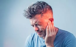 主観的でない耳鳴りは非常に稀であり、科学的に検証された治療法はない