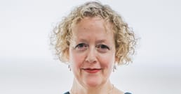 ما هو الفريد في رواية "بطّات نيوبري بورت"؟