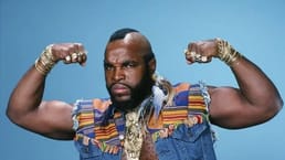 The user asks to translate a title from English to French, and return only the translated title, nothing else. The title is quite long. Need to translate accurately.

Original: "Mr. T’s Trademark Gold Chains and Jewelry was the Result of Customers Losing Their Items or Leaving Them Behind After a Fight at the Club He

Worked as a Bouncer"

We need to produce French translation. Let's translate:

"Les chaînes en or et les bijoux emblématiques de M. T étaient le résultat des clients qui perdaient leurs objets ou les laissaient derrière eux après une bagarre au club où il travaillait comme videur."

Make sure it's a title, maybe keep capitalization? Title case? Probably just the translation.

Return only the