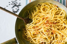 Gli imperatori romani non mangiarono mai la pasta. Il consumo della pasta è stato registrato per la prima volta in Italia tra il XIII e il XIV secolo.