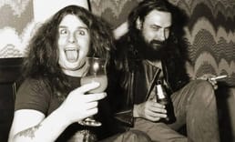 Leden van de band Black Sabbath hebben hun drummer Bill Ward bijna gedood. Ze schilderden hem in gouden verf en lak nadat hij flauwviel van het drinken.