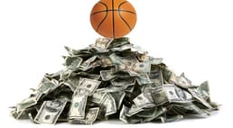 Secondo Sports Illustrated, circa il 60% degli ex giocatori NBA finisce al verde entro cinque anni dal ritiro, mentre il 78% degli ex giocatori NFL dichiara bancarotta entro due anni dal ritiro.