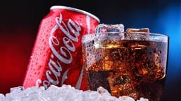 Coca-Cola verkauft weltweit etwa 1.9 Milliarden Getränke an einem einzigen Tag.