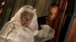 朱迪·丹奇女爵出演《星际传奇》是因为范·迪塞尔想与她合作，编剧为她重新塑造角色——艾瑞恩，元素外星大使。