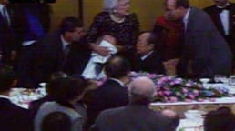 Durante o banquete de Estado de 1992, o presidente George HW Bush vomitou no colo do primeiro-ministro japonês Kiichi Miyazawa. O incidente causou uma onda de piadas e ridículo.