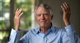 أنقذ جون آرون مهمة أبولو 12. كان المهندس في غرفة التحكم في ناسا الذي منع رواد فضاء أبولو 12 من إحباط المهمة بعد ثوانٍ من الإطلاق.