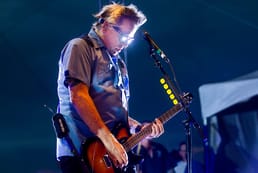 نودلز، عازف الجيتار في فرقة البانك روك ذا أوفسبرينغ، كان حارسًا في المدرسة الثانوية عندما حققت الفرقة نجاحًا سائدًا.