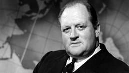 We need to translate the title to Dutch, return only the translated title, nothing else. Ensure correct translation. Title: "The BBC initially refused to air Richard Dimbleby’s eye witness account of the Belsen concentration camp. They did not believe it was as horrible as he described. The network only agreed to broadcast after Dimbleby threatened to resign."

We need to translate into Dutch, preserving meaning. Possibly: "De BBC weigerde aanvankelijk het ooggetuigenverslag van Richard Dimbleby over het concentratiekamp Belsen uit te zenden. Ze geloofden niet dat het zo afschuwelijk was als hij beschreef. Het netwerk stemde pas toe tot uitzending nadat Dimbleby dreigde