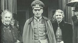 威廉·卡纳里斯被派往强迫法西斯西班牙在二战中加入轴心国。他暗中反对纳粹。西班牙未参战，政府为卡纳里斯遗孀发放慰问金以表感谢。