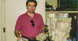 希腊赌徒阿奇·卡拉斯在拉斯维加斯玩扑克，三年把50美元变成4000万美元，随后全输光。