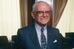 アーミー・ハマーの曾祖父、アーマンド・ハマーは質問されるのがうんざりし、アーム＆ハンマーのブランドを買おうとした。