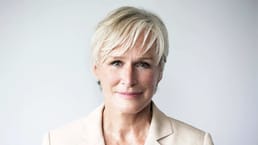 格伦·克洛斯的父母是邪教成员，她在公社里生活了15年，22岁时离开。