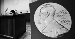 ある団体がノーベル賞受賞者の精子だけを集めた精子バンクを設立し、次世代の天才を選択的に誕生させることを目指す